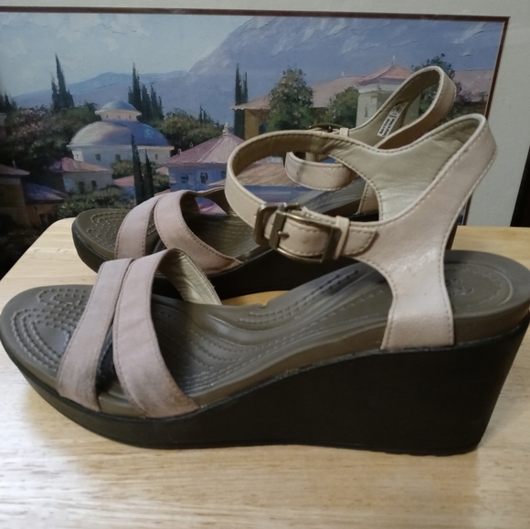 π‘π‘ CROCS FASHIONABLE SANDALS π’π’A FABULOUS GIFT π GIVING. - Picture 13 of 15